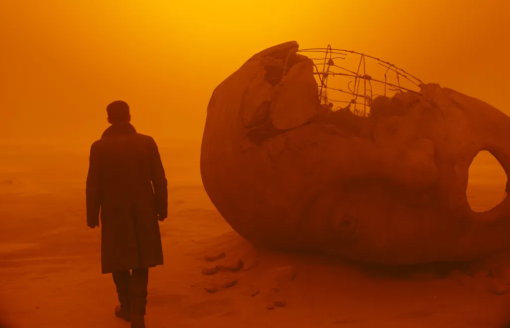 Blade Runner 2049 silhouette lighting Roger Deakins orange fog cinematography