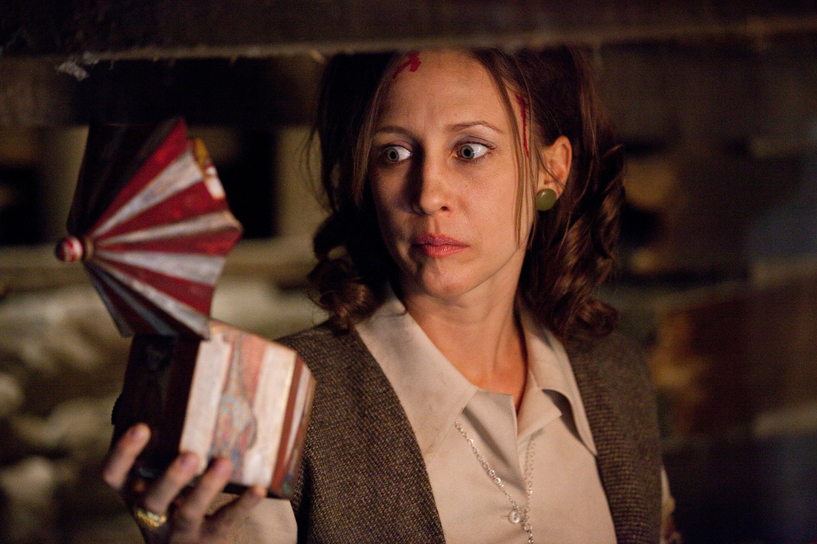 The Conjuring music box mirror reflection optical vfx distortion
